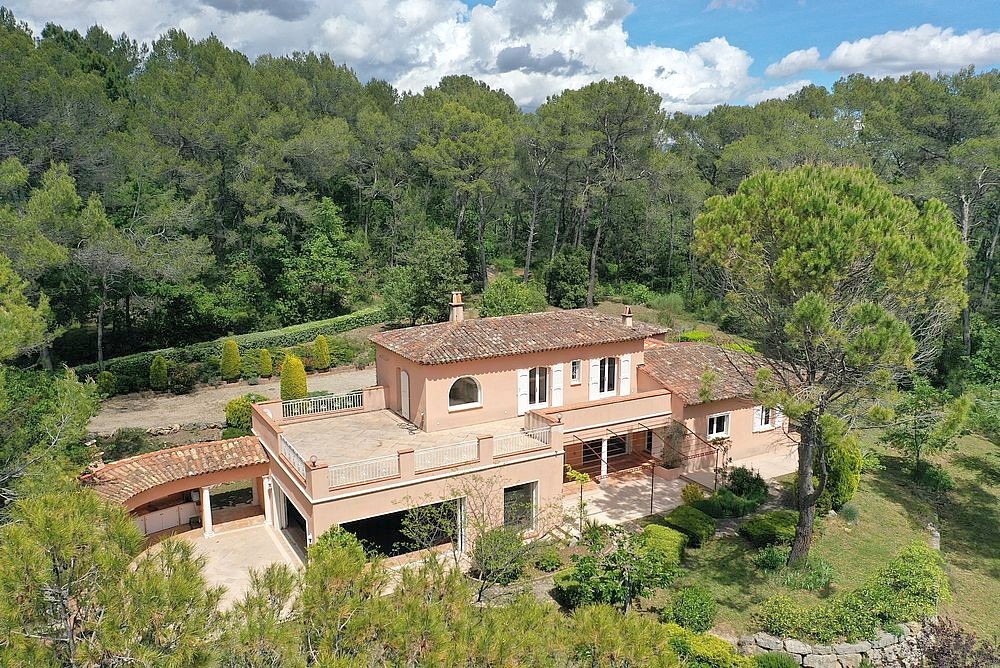 Seillans – Villa provençale 230 m² avec 4 chambres et piscine intérieure chauffée